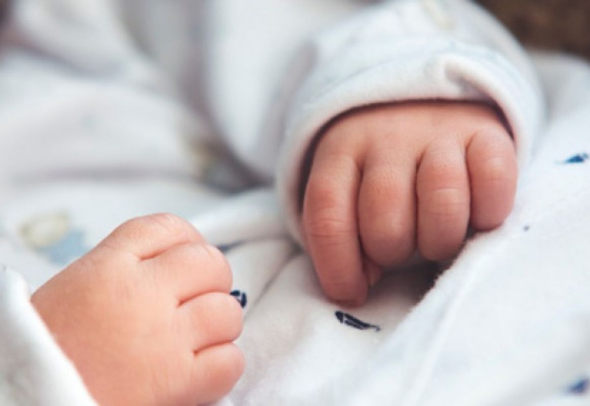 �nternet Sitesinde Bebek Sat���
