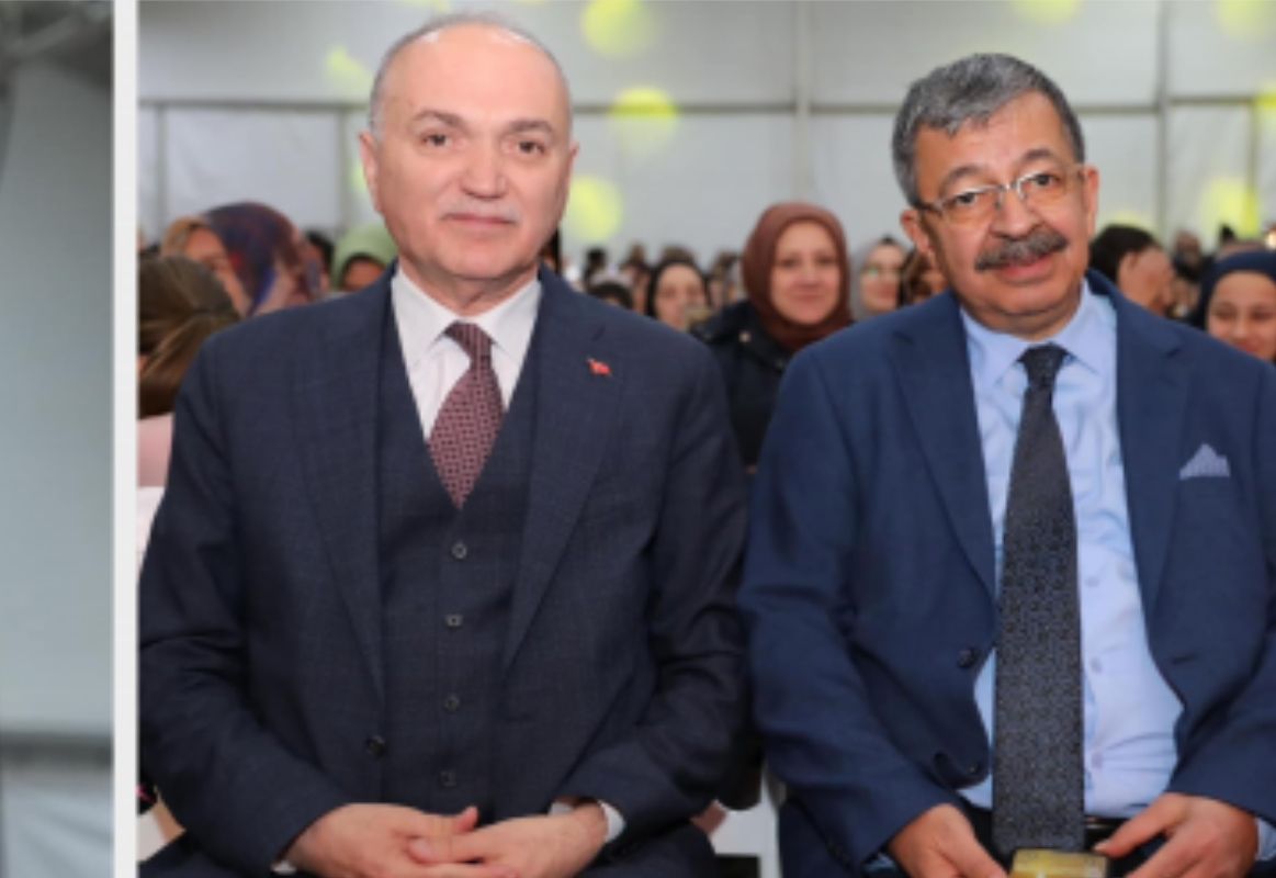 
Yazar Hayati �nan� D�zcelilerle Bir Araya Geldi