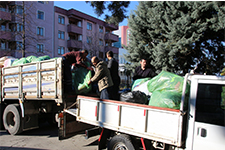 Ak�akoca�dan deprem b�lgesine yard�m eli