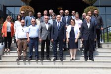 �zl��den i� d�nyas�na �a�r� �D�zce i�in �al��al�m�