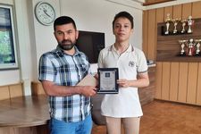Sana emanet bilgi yar��mas�n� kazanan Oktay �d�l�n� ald�