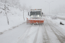 Kar Yere D��meden Belediye Yollarda 