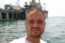 �zmir de Pes Dedirten Cinayet