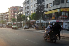 Ayn� Motosiklete 4 Ki�i Bindiler