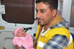 �ki g�nl�k bebe�i arac�n alt�na b�rakt�lar
