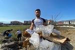 ��renciler k�sa mesafede 100 kilo ��p toplad�