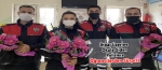  Okula �hbar �zerine Giden Polislere ��rencilerden S�rpriz